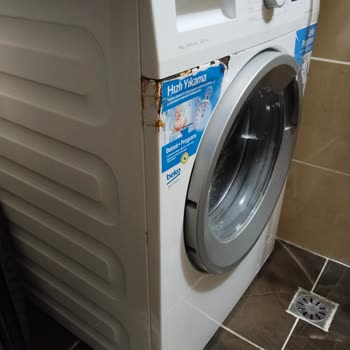 Beko Çamaşır Makinesinde 3 Yılda Paslanma Ve Gövde Çürümesi