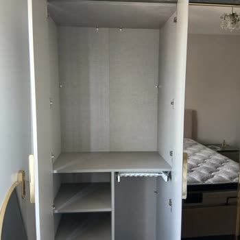Sıfır Ürün Olduğu Söylendiği Gardırobun Teşhir Ürün Olarak Çizik Ve Eksik Parça Sorunu