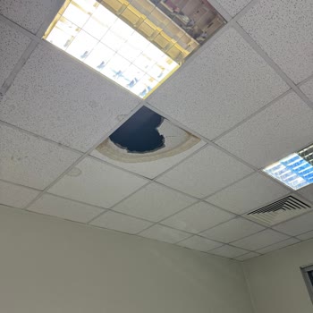 Tavan Çökmesi Ve Su Sızıntısı Oda Güvenliğini Tehlikeye Attı