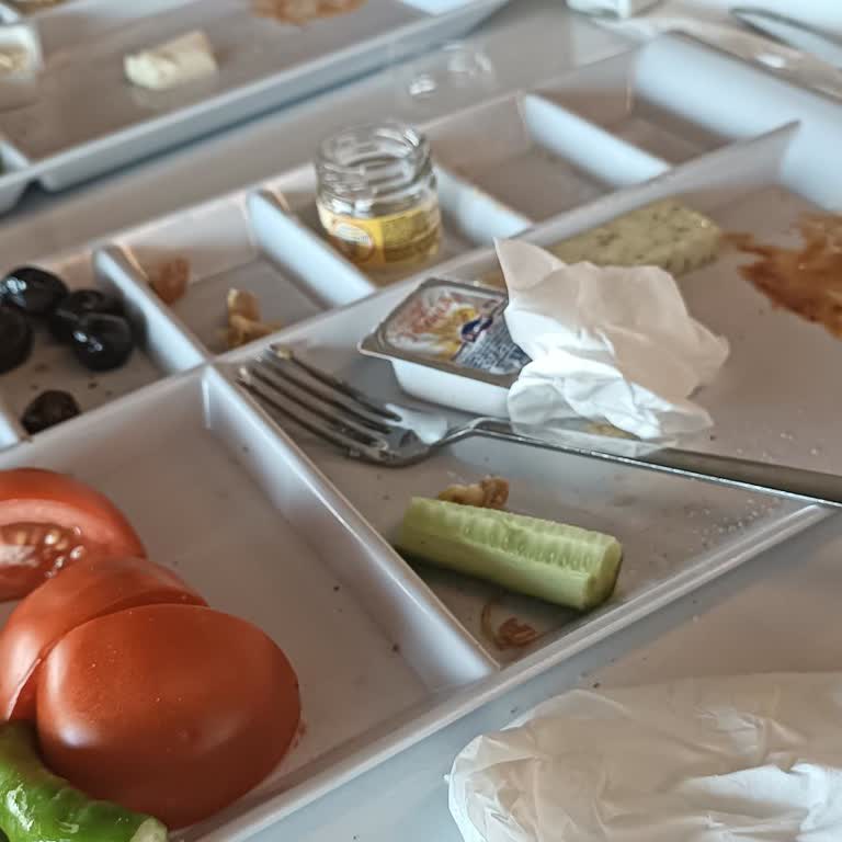 Köfteci Yusuf Çorum Şubesinde Uzun Bekleme Ve Kirli Masalar Hakkında Şikayet