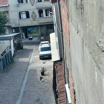 TurkNet’in İzinsiz Kablo Döşenmesi Bina Dış Cephelerine Zarar Verdi