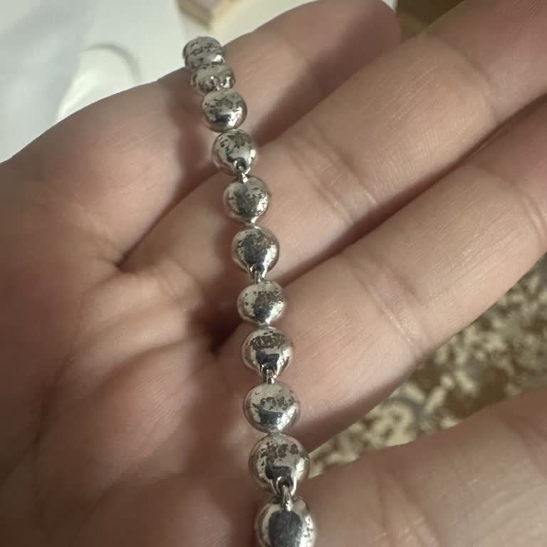 Swarovski Bileklikte Alerjik Reaksiyon Ve Renk Bozulması, Türkiye Şubesi Çözüm Sunmuyor