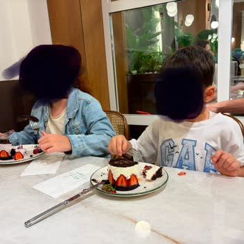 Sigara Yasağına Uymayan Ve Bayat Ürün Sunulan Kafe