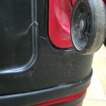 Sürat Kargo'nun Hasarlı Valiz Teslimatı Ve Sorumluluk Reddi