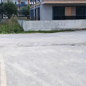Adapazarı Güneşler Mahallesindeki Çukurlu Sokak Araç Ve Yaya Güvenliğini Tehdit Ediyor