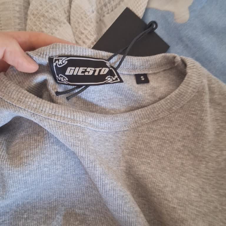 Lute Urban Shop Tişörtlerin Kumaşı Bariz Şekilde Polyester Karışımlı