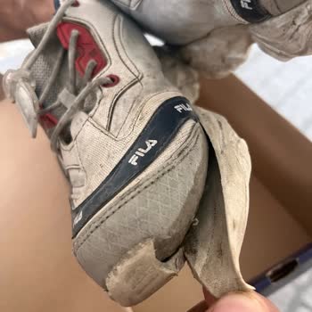 Suela despegada en zapato FILA Dory, solicito reembolso o reemplazo