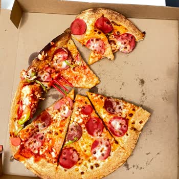 Pizzada Kıl Bulunan Dağınık Teslimat