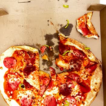 Pizzada Kıl Bulunan Dağınık Teslimat