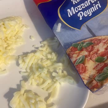 Küflü Mozzarella Peynirine 175 TL Ödeyip Pizza Yapamadım