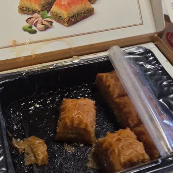 Usaş Baklavanın Bozulmuş Ve Şekerlenmiş Olması