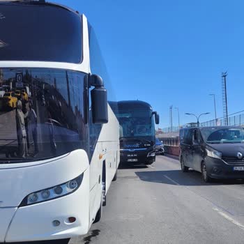 Venezia AVM Önündeki Otobüs Durağı Araçlar Tarafından İşgal Ediliyor Ve Güvenliğim Tehlikede