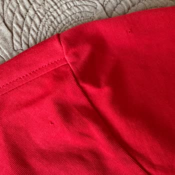 SuperStep Mağazasında Tommy Jeans Tişörtte Delik Sorunu Ve Değişim Talebi