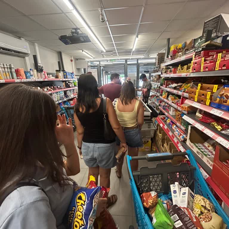 A101 Marmaris Siteler Şubesinde Uzun Kuyruklar Ve Klimasız Çalışma Ortamı