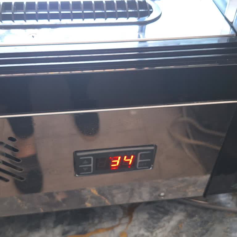 Soğutmayan Teşhir Dolabı Ve Cevapsız Yetkili Servis