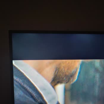 Ambilight TV'de Belirgin Işık Süzmesi Ürün Ayıplı Değişim Talebi