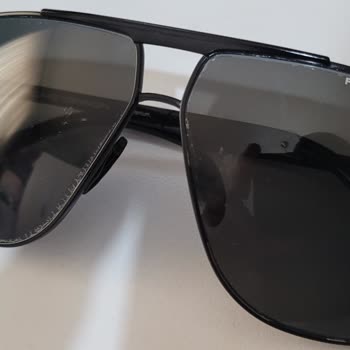 Porsche Design Güneş Gözlüğünde Garanti Dışı Soyulma Ve Ücretsiz Onarım Talebi