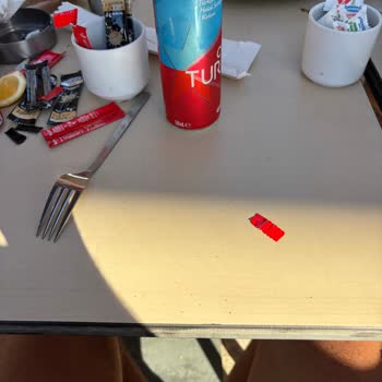Hamburger Gecikmesi Ve Personelin İlgisiz Davranışı