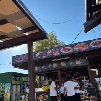 Hamburger Gecikmesi Ve Personelin İlgisiz Davranışı