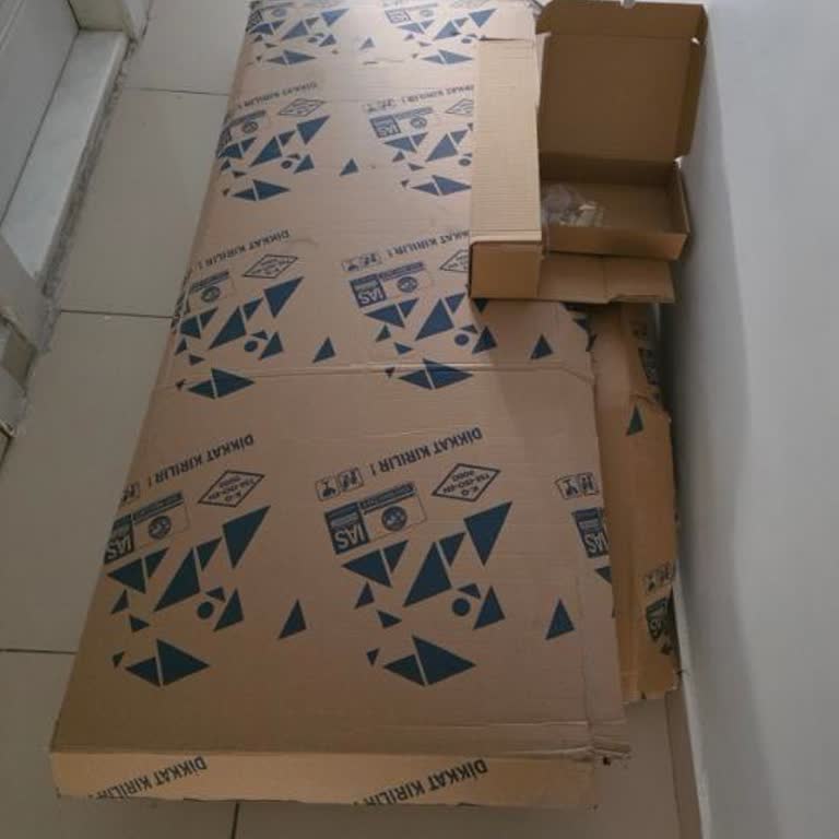Hepsiburada'dan Aldığım Gardıropta 12 Menteşe Eksik, 1.800 TL Harcama Ve Geri Dönüş Yok
