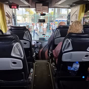 Vaat Edilen 2+1 Otobüs Yerine 2+2 Araçla Değiştirilmesi, Kapı Arızası Ve Konforsuz Yolculuk