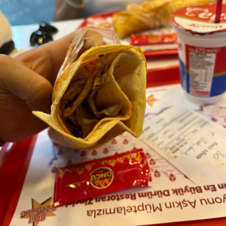 Dürüm Sarılmamış Ve Önlük Kirli: Öncü Döner Şubesinde Hijyen Sorunu