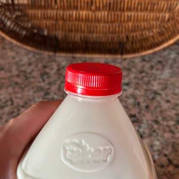 Eker Ayranında Açılmamış Ürün İçinde Kırmızı Kapak: Hijyen Endişesi