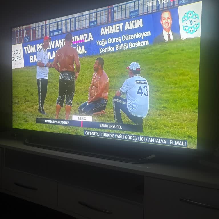 TRT Spor Yıldız’da Voleybol Maçı Yerine Yağlı Güreş Yayını
