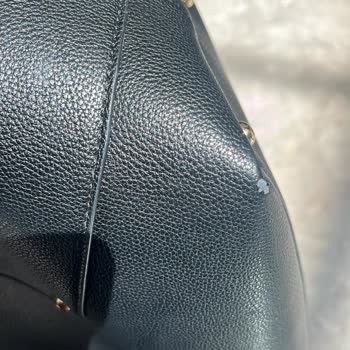 Guess Çantasında 41 Günlük Kullanımda Belirgin Soyulma Ve Deformasyon, Mağaza Reddi