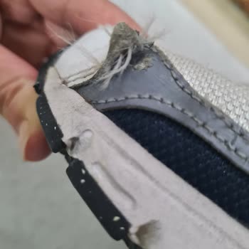 Spor Ayakkabıda Üretim Kusuru: Kısa Sürede Aşınma Ve Dikiş Atması