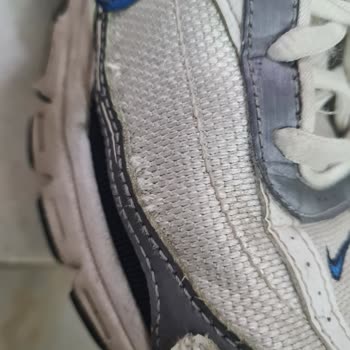 Spor Ayakkabıda Üretim Kusuru: Kısa Sürede Aşınma Ve Dikiş Atması