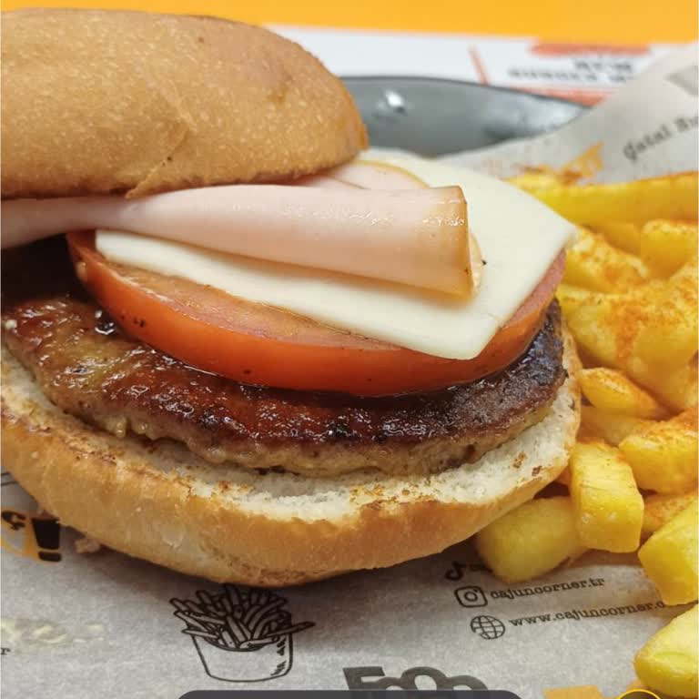 Menü Görseline Uymayan Donuk Hamburger Ve Eksik Patatesler