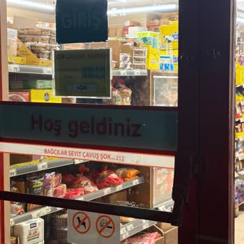Mağaza 21:00'da Kapalı Ve Saatle Uyuşmayan Kapanış Müşterileri Mağdur Ediyor