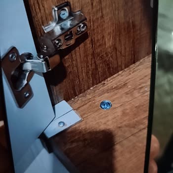 Kırık Dolap Parçası Değişimi İçin Acil Çözüm Talebi