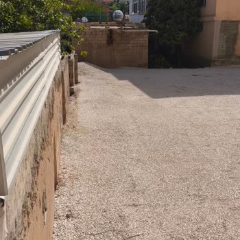 Evin Önündeki Çakıl Taşları Güvenliğimizi Tehdit Ediyor