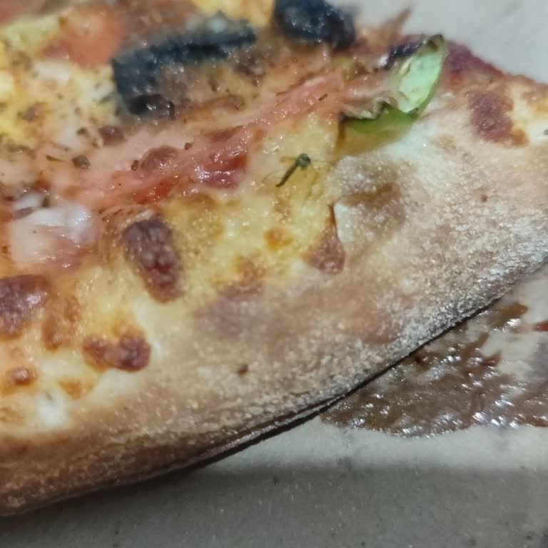 Heros Pizza’da Sivrisinek Ölüsü Bulunan Pizza İçin İade Talebi