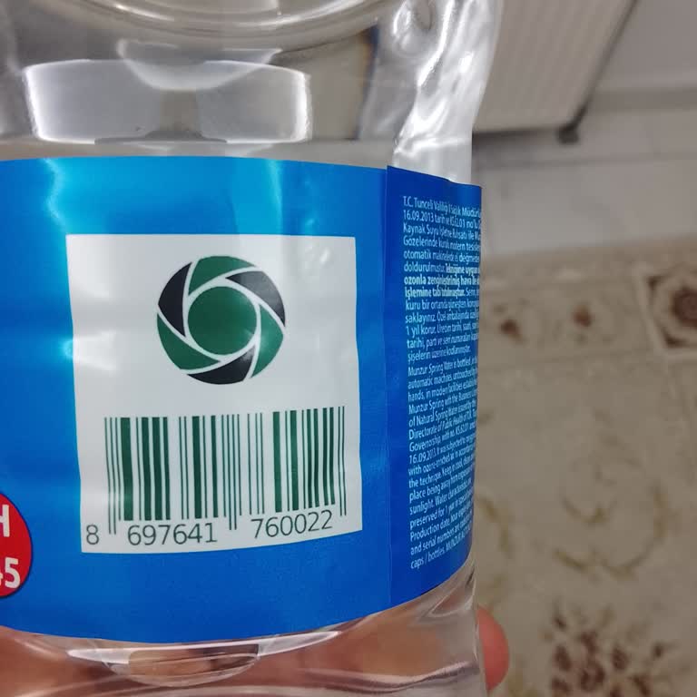 Munzur Su Şişelerinde Çamaşır Suyu Kokusu Ve Zehirlenme Şüphesi