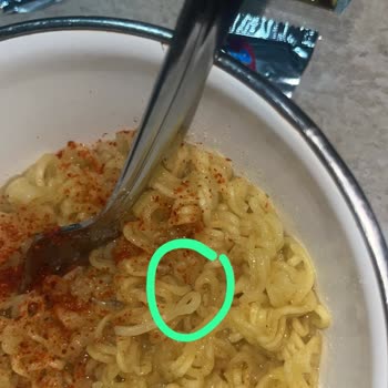 İndomie Körili Noodle’da Kıl Bulunması: Hijyen Sorunu