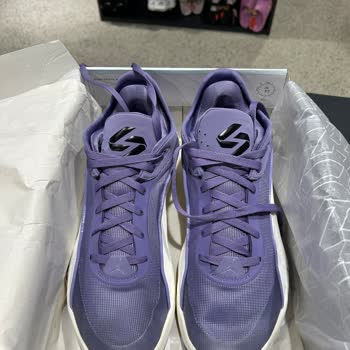 Zapatillas Nike Jordan defectuosas tras cinco usos, solicito devolución