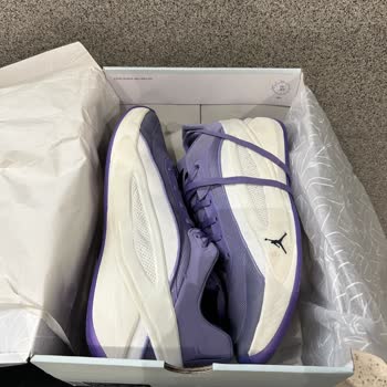 Zapatillas Nike Jordan defectuosas tras cinco usos, solicito devolución