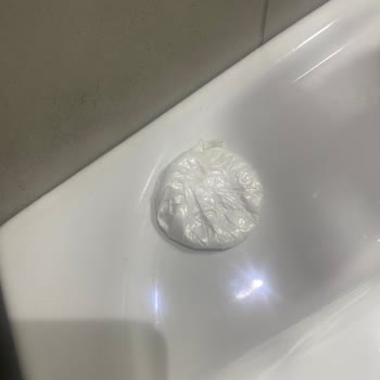 Özel Yüzyıl Hastanesi'nde Tek Başına Doğum Ve Hijyen İhmalı