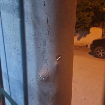 Enerjisa Toroslar'ın Çatlamış Elektrik Direği Acil Değiştirilmesi Gerekiyor