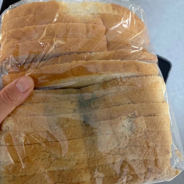 A101 Kuşadası Şubesinde Küflü Ekmek Satışı Ve Gıda Güvenliği Sorunu