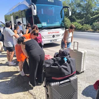 Arızalı Otobüs Ve Güneş Altında Uzun Bekleme
