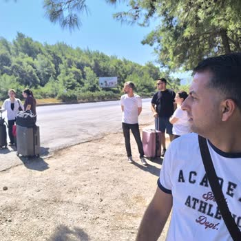 Arızalı Otobüs Ve Güneş Altında Uzun Bekleme