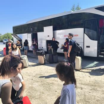 Arızalı Otobüs Ve Güneş Altında Uzun Bekleme