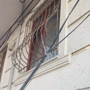 Kıraç Atatürk Mahallesinde TTNET İnternet Kesintisi Ve Açıkta Kalan Kablolar Güvenlik Tehdidi