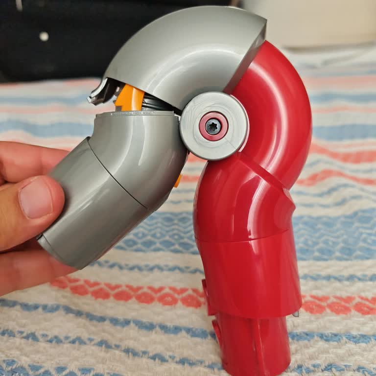 Dyson V12 Aparatının Kırılması Ve Ücretsiz Değişim İsteği