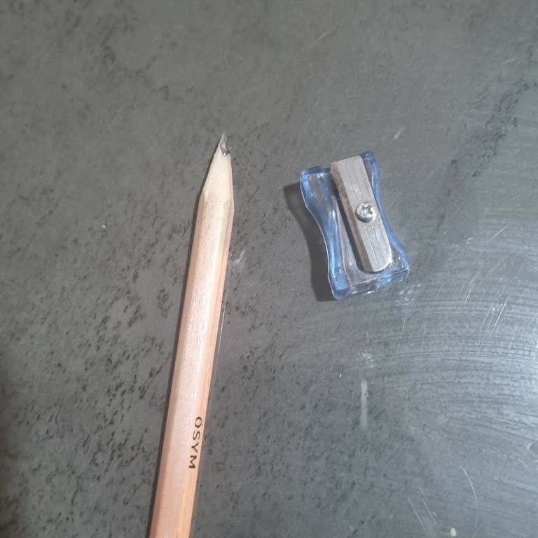 KPSS Sınavında Dağıtılan Kalemde Sürekli Kırılma Zaman Kaybına Neden Oldu
