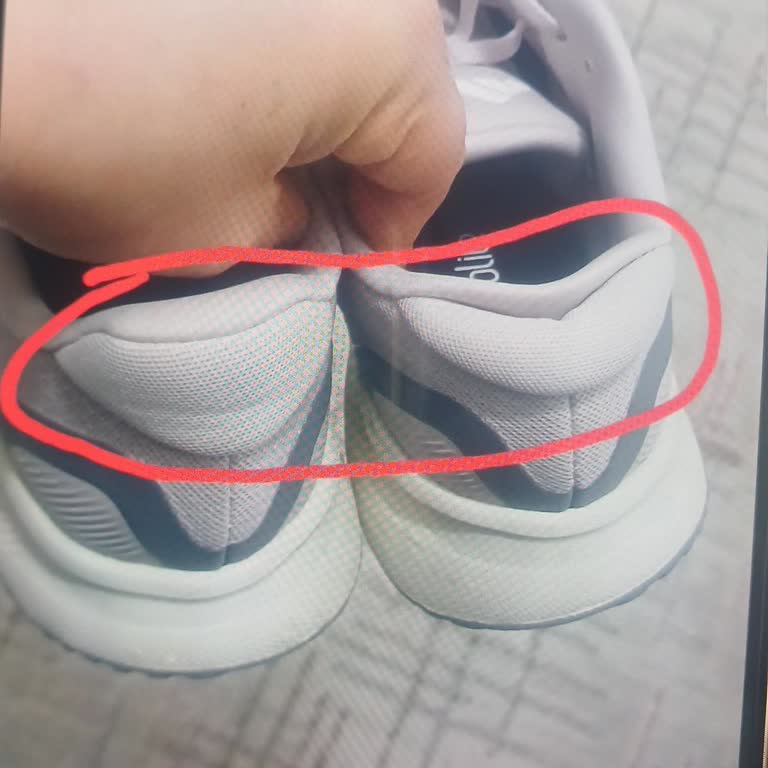Adidas Runfalcon 5 Ayakkabısındaki Görünür Üretim Hatası İçin Değişim Veya İade Talebi